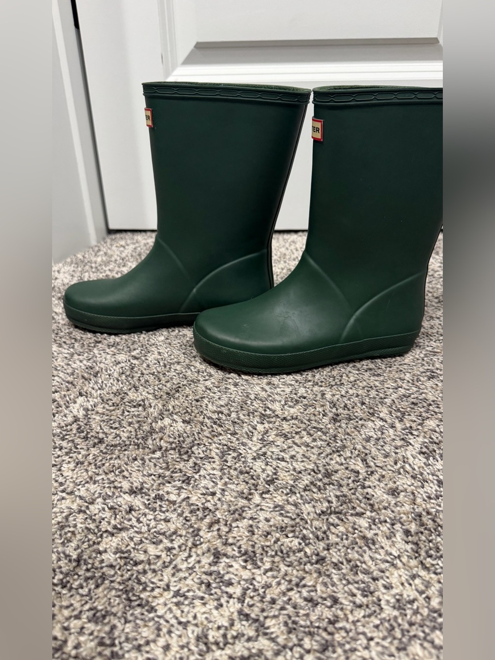 Hunter Kids Green Wellington Boots with Branded Insole - Picture 2 of 6